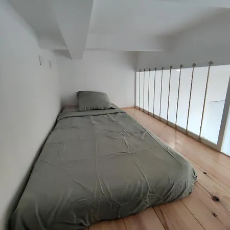 Loft Chic Avec Mezzanine Contemporaine *