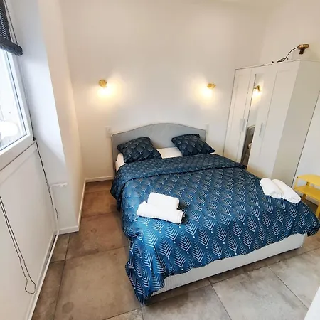 Loft Chic Avec Mezzanine Contemporaine Apartment Venissieux